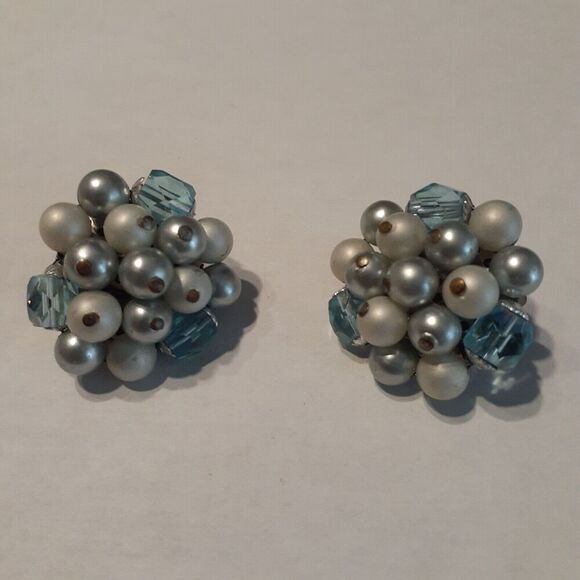 Vintage Stamped Japan Silver White Blue Bead Clip On Earrings Metal Tone - Picture 5 of 5